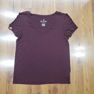 American Eagle Soft & Sexy Burgundy Slotted Shoulder V-Neck Tee!